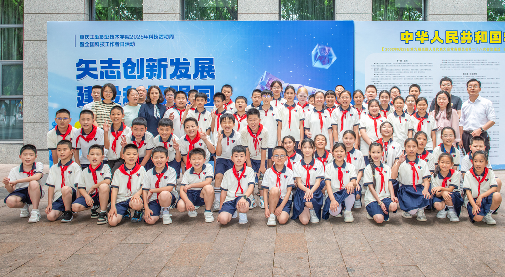 5月28日科技实践活动小组合影