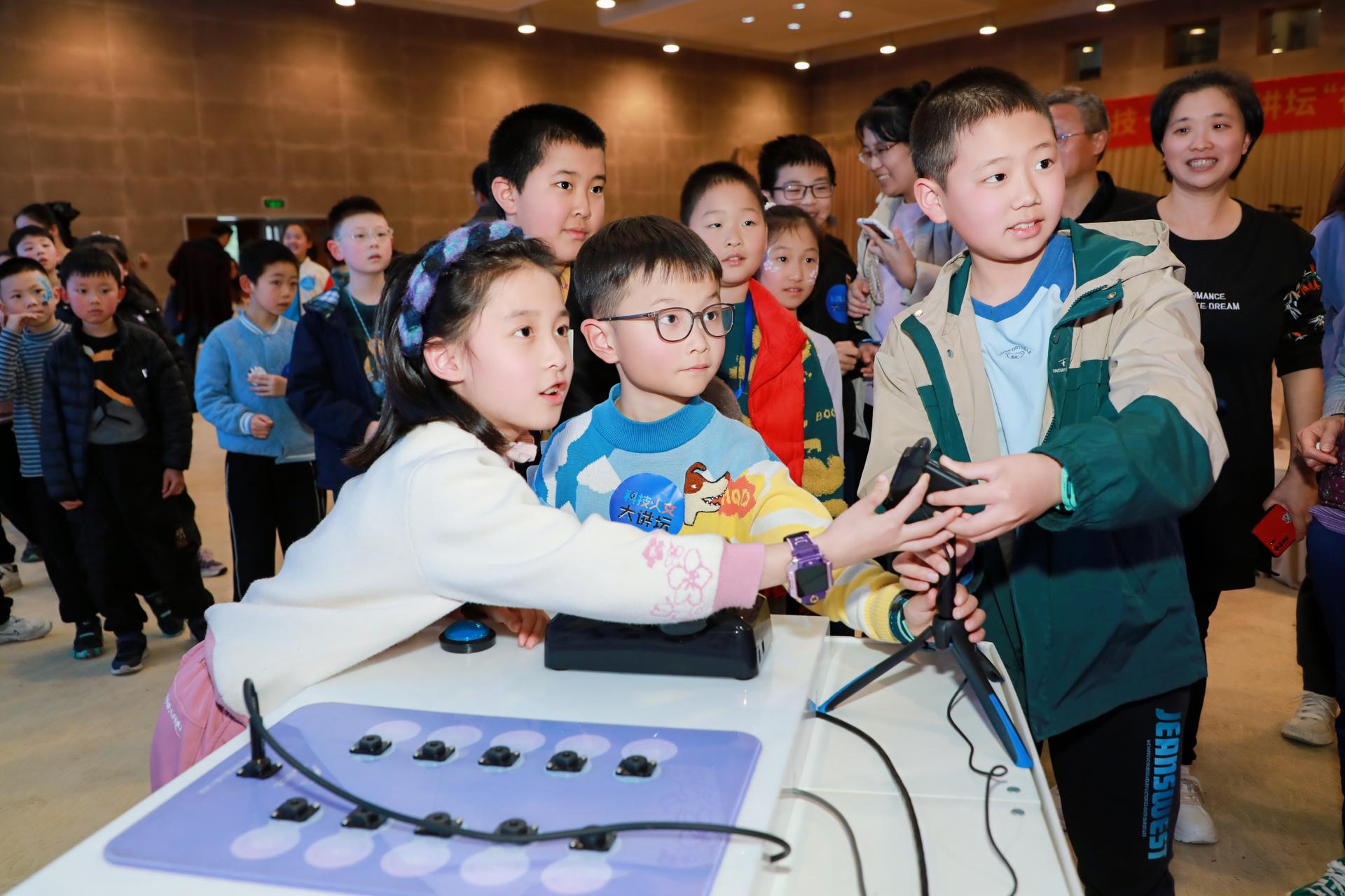 C93B2606@C8E82D1F.D74CBF69