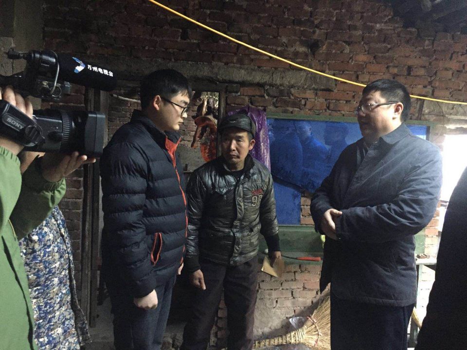 王合清赴万州区龙驹镇慰问贫困群众