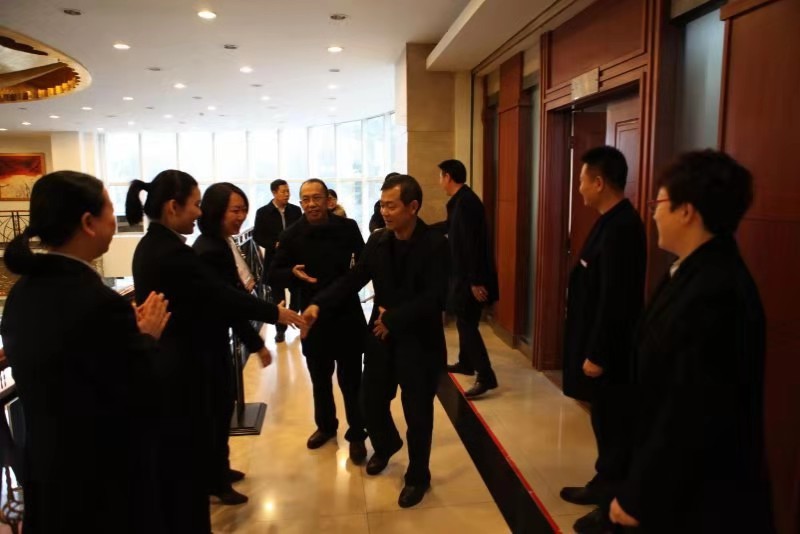 市科协党组成员,副主席陈昌明慰问两江丽景酒店一线职工