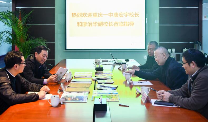 重庆一中校长唐宏宇参访课堂内外