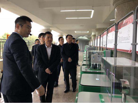 涪陵区领导现场指导流动科技馆巡展工作